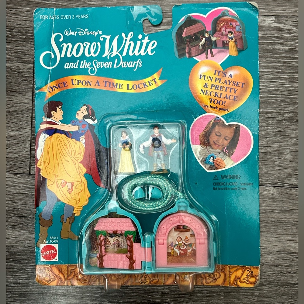 Snow White Polly Pocket Necklace Vintage